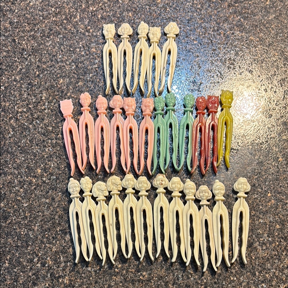 Vintage from 1950 set of 29 Rogers clean grip Assorted Colors rare dog,cat